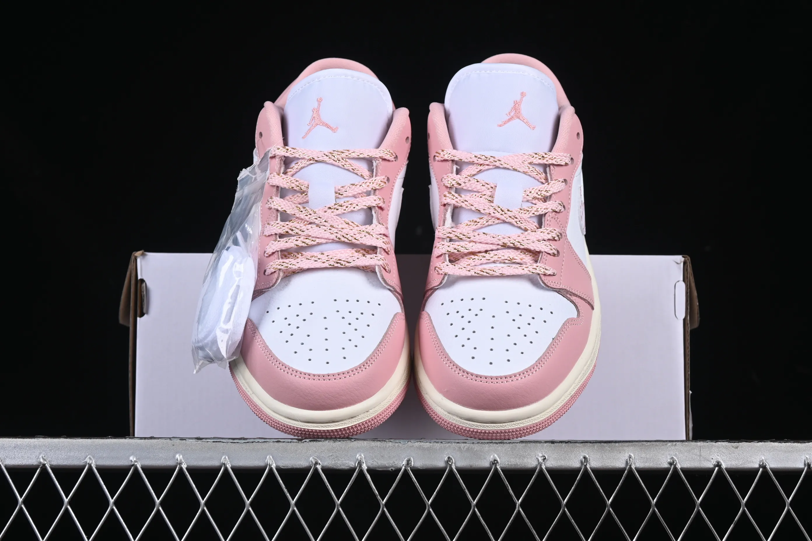 All categories Air Jordan Jordan series basketball shoes Air Jordan 1 Low Air Jordan 1 Low AJ1 Joe 1 customized model white pink low-top cultural and leisure sports sneakers DC0774-162